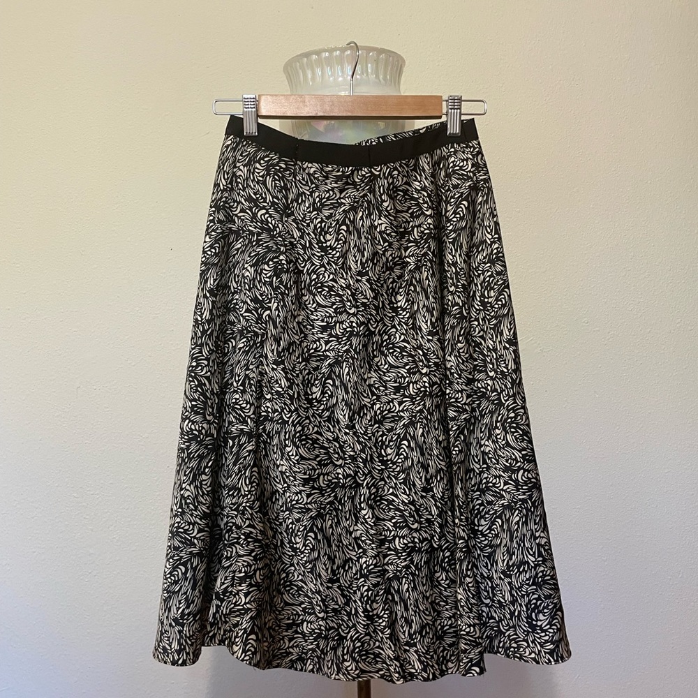 Women’s Black and White Patterned Skirt